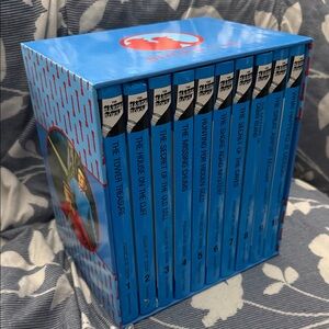 The Hardy Boys Starter Set: Volumes 1-10 Hardcover Box Set - Grosset & Dunlap
